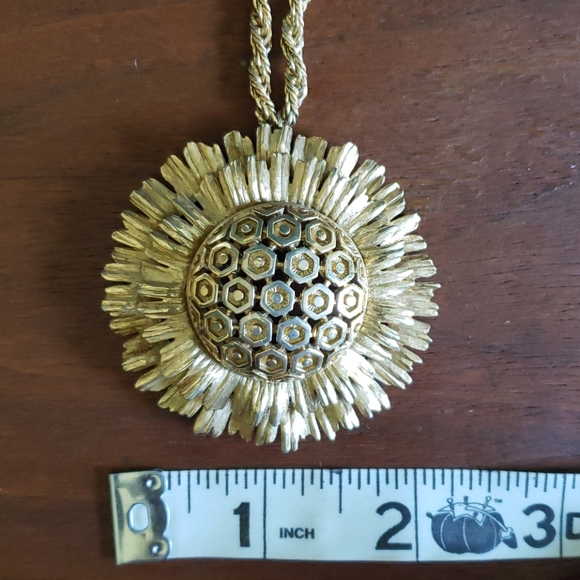 VTG Gold Sunburst Flower Necklace - Picture 2 of 7